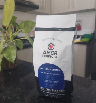 Café Amor Perfecto de Astrid Medina en grano