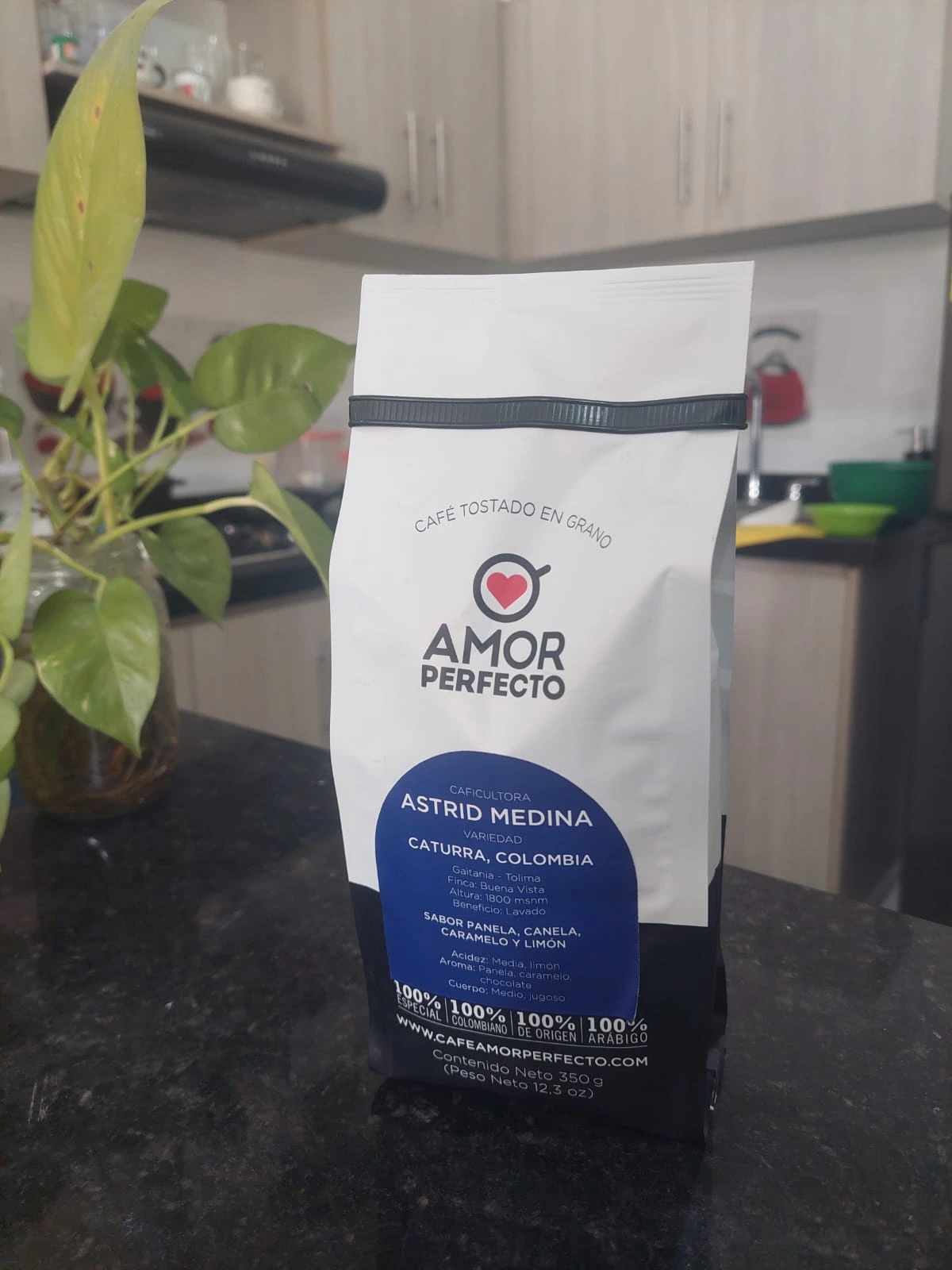 Café Amor Perfecto de Astrid Medina en grano