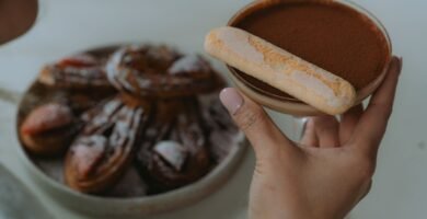 Tiramisu con bizcocho de soletilla visto de cerca