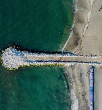Vista aerea de la playa de Santa Marta, Colombia